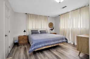 4 bedrooms, iron/ironing board, free WiFi, bed sheets