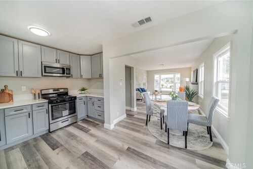 Charming Redlands home, modern comfort, near downtown. Explore Big Bear nearby