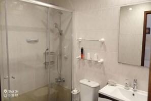 Asciugacapelli, bidet, asciugamani