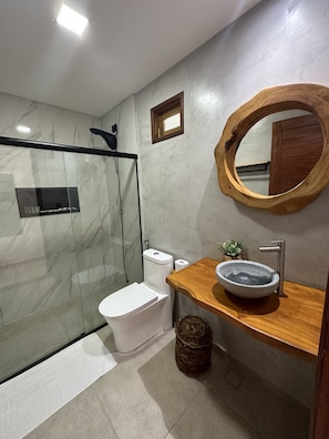 Separate tub and shower, jetted tub, rainfall showerhead