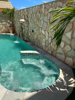Kolam renang outdoor