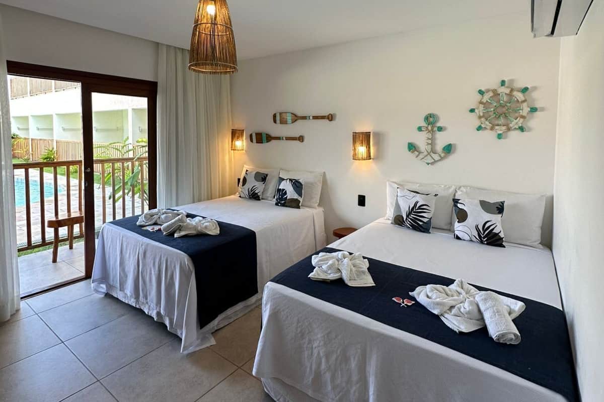 Suite Quadrupla Deluxe | 1 bedroom, pillowtop beds, minibar, individually decorated