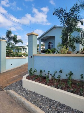 المنطقة المحيطة بالمنشأة