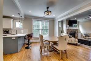 Interior - Amazing, remodeled, charming getaway w/ swimming pool, close to fun and dining! (Atlanta)