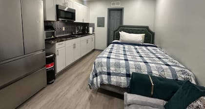 Micro studio close to airport/downtown