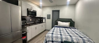 Micro studio close to airport/downtown