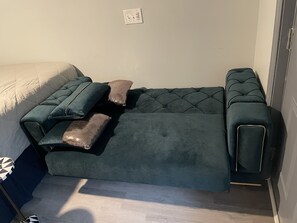 1 habitación, tabla de planchar con plancha, wifi y ropa de cama 