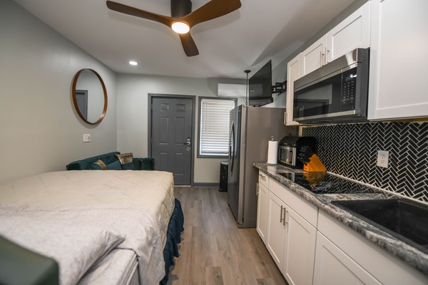 1 dormitorio, tabla de planchar con plancha, wifi y ropa de cama