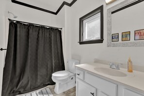 Pyyhkeet, saippua, sampoo, vessapaperi