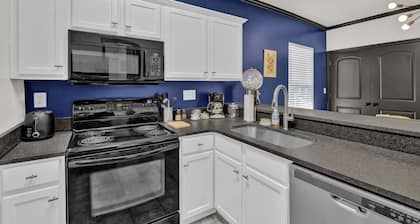 Fun & Funky #2 centrally located in Memphis!