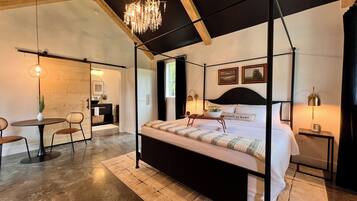Luxury Cottage | 1 bedroom, premium bedding, down comforters, Tempur-Pedic beds