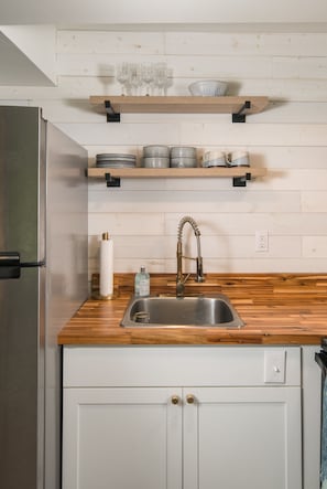 Mikroaaltouuni, uuni, liesi, astianpesukone