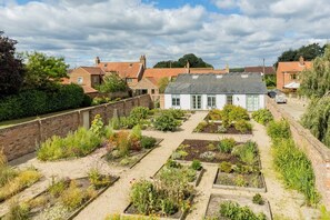 Exterior - The Garden House in Low Catton (Low Catton)