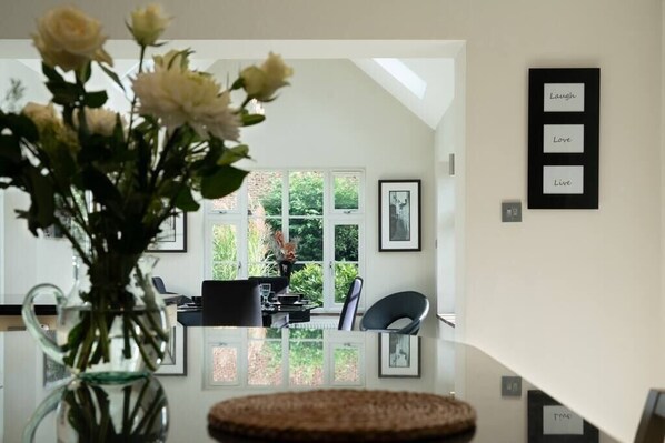 Dining - Superb 4BD Stay in Wyton and Houghton Village (Wyton)