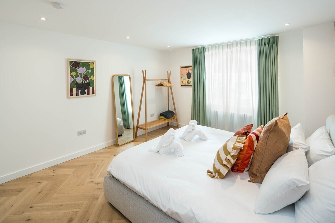 2 habitaciones, tabla de planchar con plancha, wifi y ropa de cama 