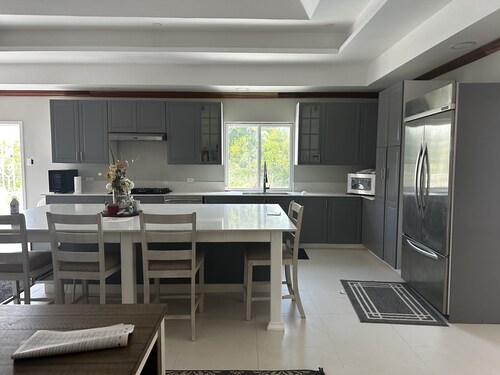 Bay Bliss Retreat home in Ironshore, Montego Bay, less than 10 mins to airport.
