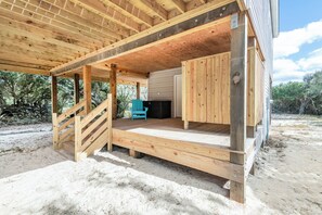 Terrace/patio - Sandy Adventures!
Third row from the ocean!
Wild Horses roam the area- Carova (Corolla)