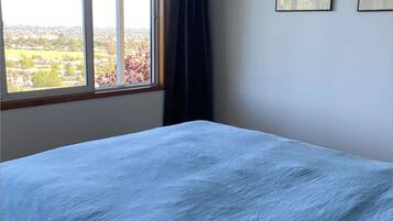 1 makuuhuone, tallelokero huoneessa, silitysrauta/-lauta, Wi-Fi