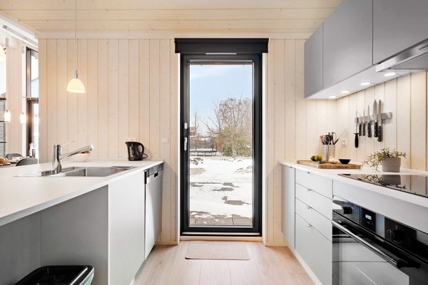 ثلاجة، فرن، غسالة أطباق، ماكينة لصنع القهوة/الشاي