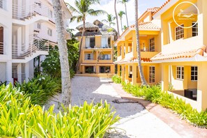 Exterior - C-401 Modern Apt With Seaview/ on the Beach&pool (Punta Cana)