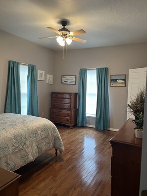 2 bedrooms, iron/ironing board, WiFi, bed sheets - Lake House on Weiss Lake! (Leesburg)