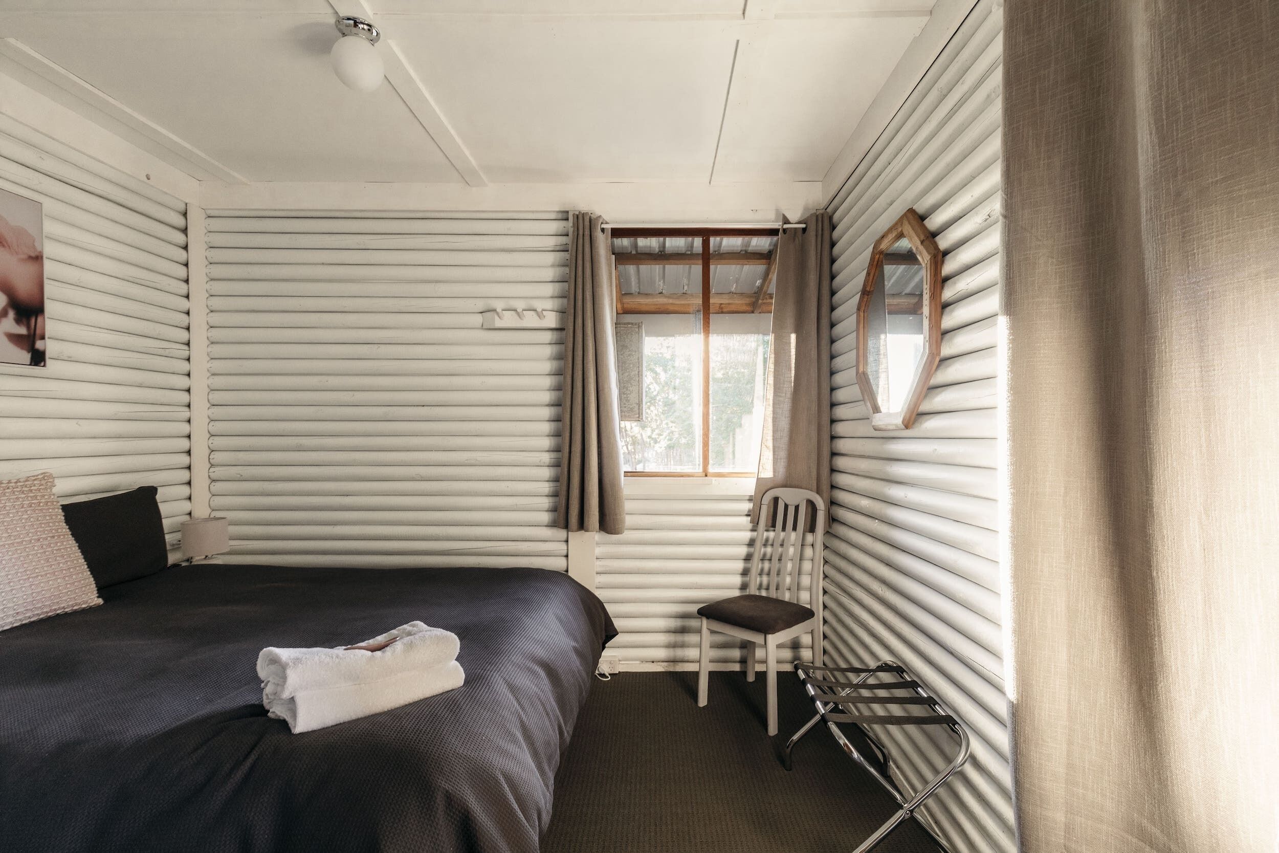 3 bedrooms, iron/ironing board, internet, bed sheets