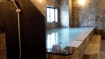 Nhà tắm công cộng