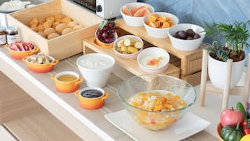 Bữa sáng buffet hàng ngày (1200 JPY/mỗi người)