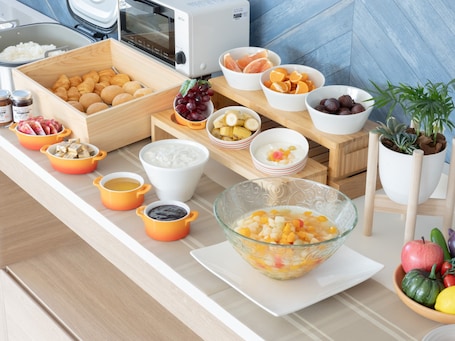 Colazione a buffet, servita tutte le mattine (1200 JPY a persona)