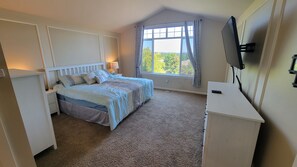 4 室のベッドルーム、アイロン / アイロン台、旅行用ベビーベッド、WiFi (無料)