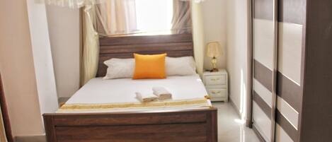 3 chambres, fer et planche à repasser, Wi-Fi, draps fournis