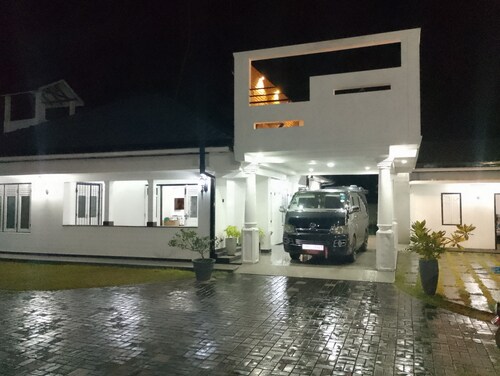  Cosy villa with style, luxury and great comfort Close to beach and amenities 

