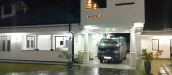 Cosy villa with style, luxury and great comfort Close to beach and amenities