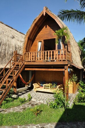 Traditional Double Room (No Hot Water in Showers/Bathroom) - Mango Dive & Bungalow (Gili Trawangan)