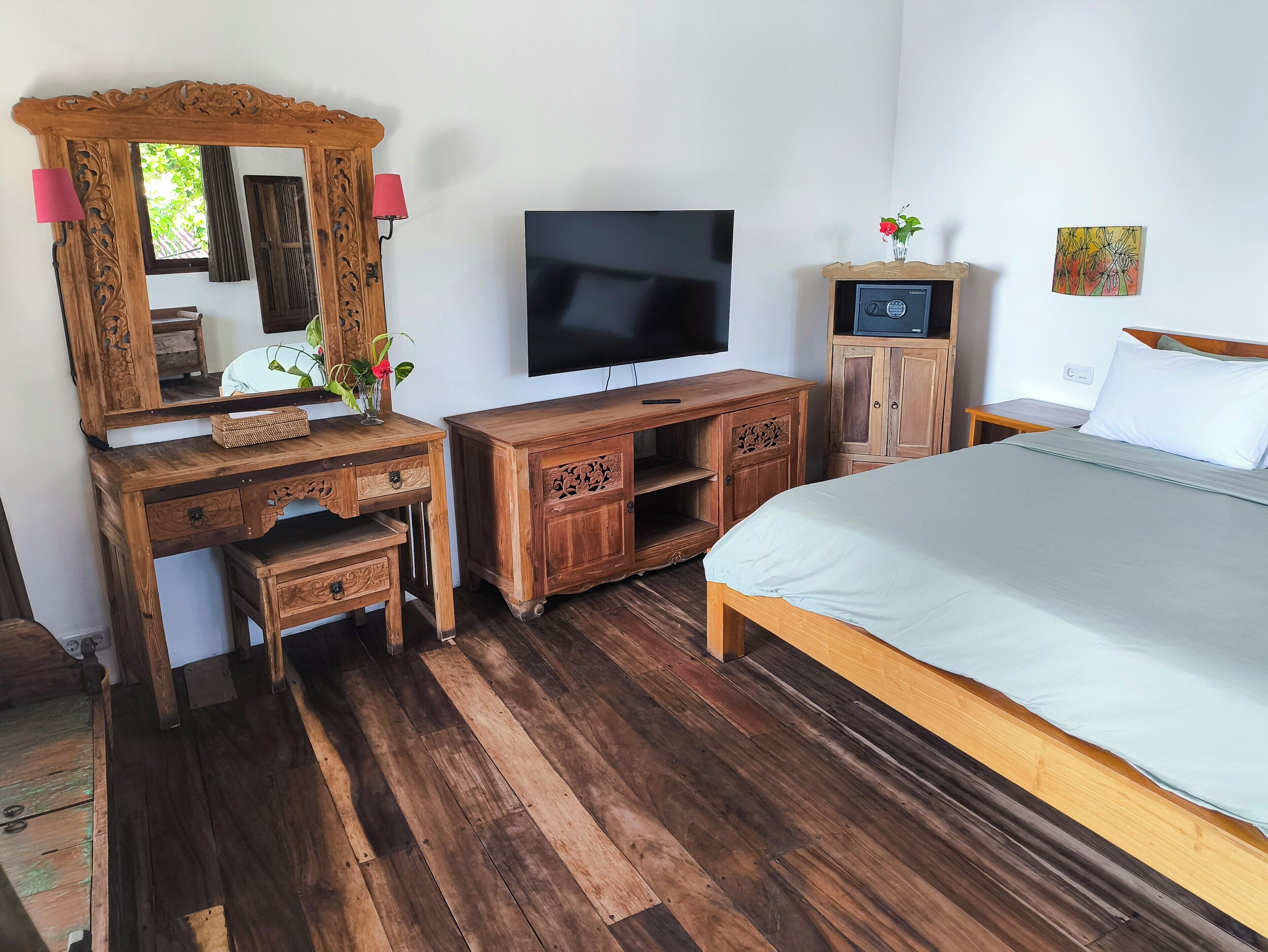 Appartement, uitzicht op zee | Een kluis op de kamer, gratis wifi, beddengoed