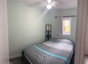 3 bedrooms, bed sheets - 4 Season Cabin great for Summer or Winter activities! 
Excellent Green Space (Marean Lake)