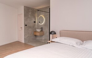 5 bedrooms, travel crib, free WiFi, bed sheets - Lovely home in Gruda with sauna (Gruda)