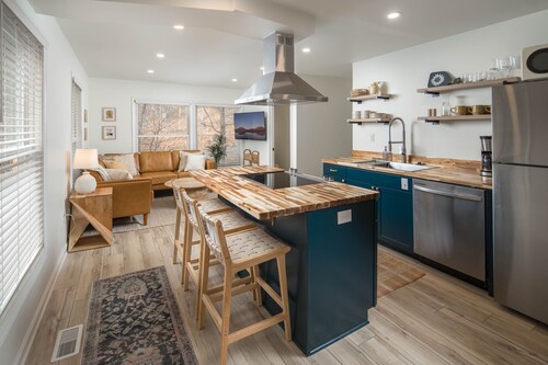 Sunflower Suite at The Wanderer