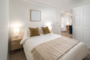 3 عدّة غرف نوم وواي فاي وملاءات أسرّة