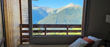 2 bedrooms, iron/ironing board