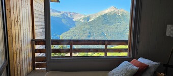 Coeur DE Station A Cote DE Toutes LES Commodites Avec UNE VUE Incroyable!