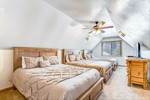 8 Schlafzimmer, Reisekinderbett, kostenloses WLAN, Bettwäsche