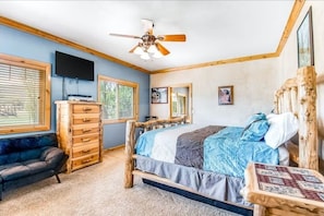8 bedrooms, travel cot, free WiFi, bed sheets - Beautiful home located in the heart of Garden City. (Garden City)