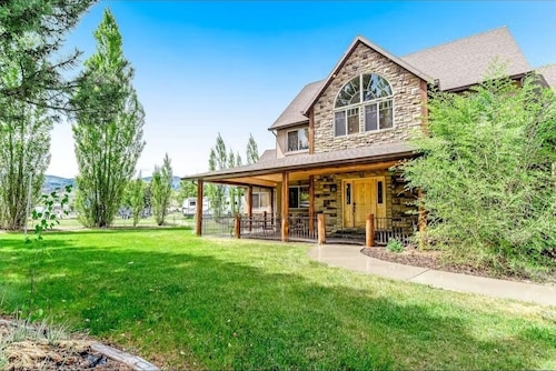 Beautiful home located in the heart of Garden City.