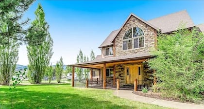 Beautiful home located in the heart of Garden City.