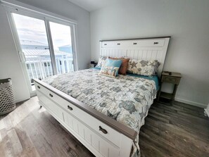 1 bedroom, free WiFi, bed sheets - Gorgeous brand new one bedroom, two bath condo with Olympic sized pool! Sleeps 4 (Marathon)