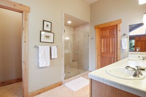 Shower, jetted tub, hair dryer, towels - Grouse Ridge Luxury Northstar Home - Hot Tub, Pool Table (Truckee)