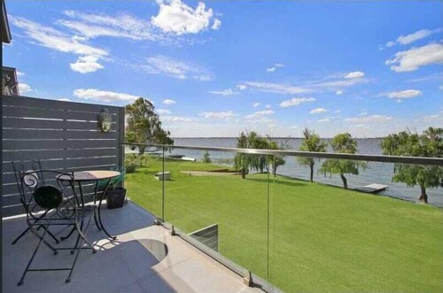 Absolute waterfront modern 4 bedroom property in Woodlands area of Yarrawonga