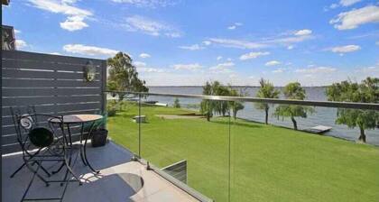 Absolute waterfront modern 4 bedroom property in Woodlands area of Yarrawonga