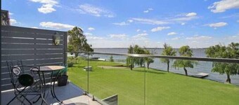 Absolute waterfront modern 4 bedroom property in Woodlands area of Yarrawonga